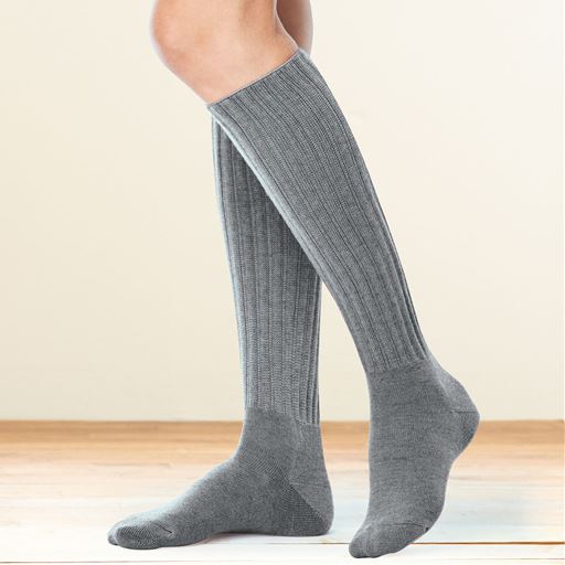 同シリーズのハイソックス丈(SL-762)もあります