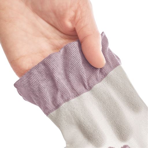 スケ感のあるシアー系には珍しいふんわり柔らかな肌触り