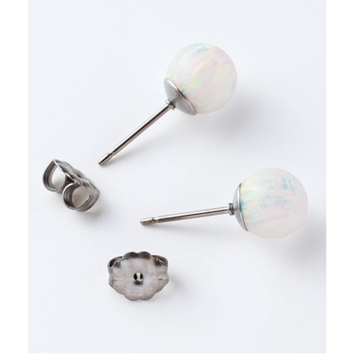 肌に触れる軸の部分はチタン製だから安心