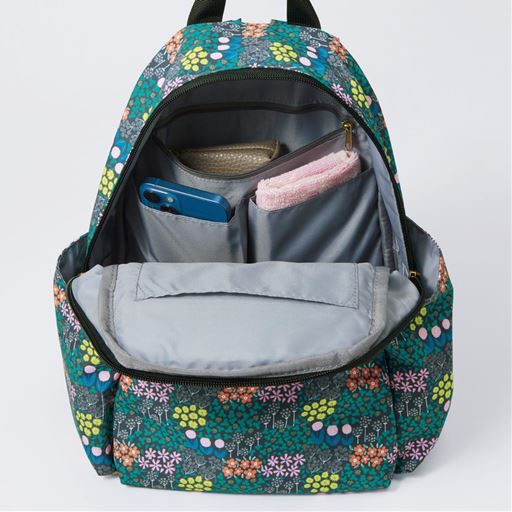 使いやすいポケット 内ポケットは高めに付けて出し入れラク