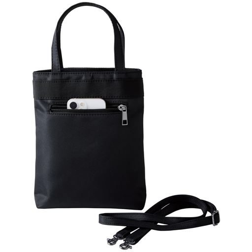 背面<br>スマホも入るファスナーポケット付き