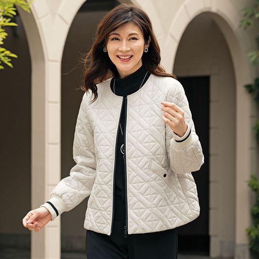 グレージュ<br>袖はリブ使いで風を通しにくい。<br>※インナー、アクセサリーは商品に含まれません。