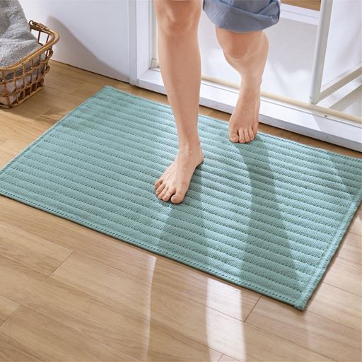 ペールブルー(横90×縦60cm )<br>抗菌防臭でいつも清潔。裏面はすべりにくい加工で安心です。