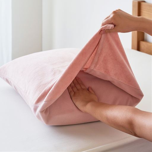 簡単に枕を装着できます。