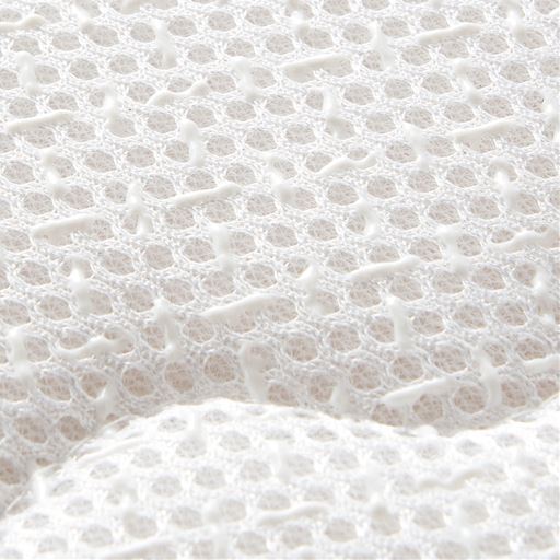 4隅のゴムがなくても、置くだけでズレにくい加工を裏面に施しています。ゴムの劣化も気にせず、見た目もスッキリ。