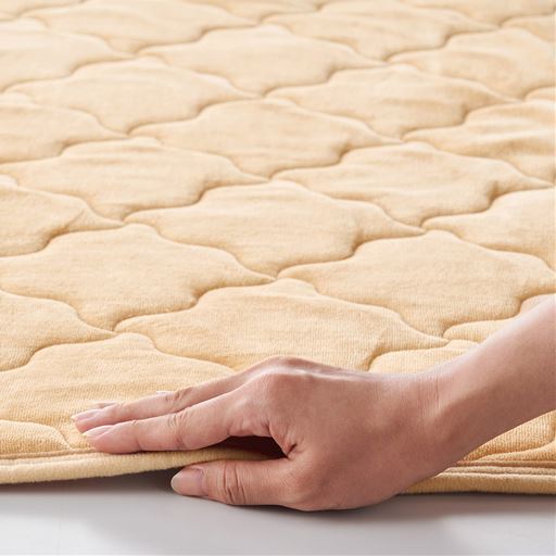 ベージュ<br>ほどよい厚みでふんわりとした寝心地。