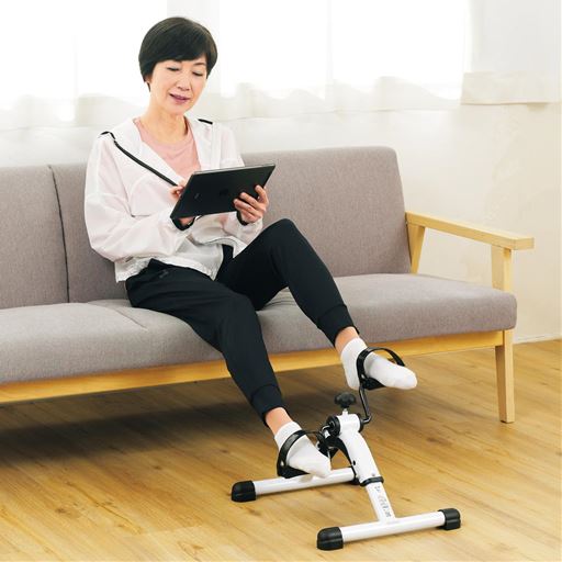 ホワイト 作業をしながら体を動かせる