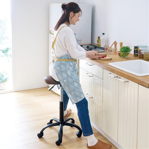 またがるから作業台に近づける座れるってこんなにラク!