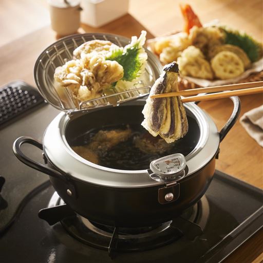 蓋裏バットが便利!油切れよく、カラッと揚がります