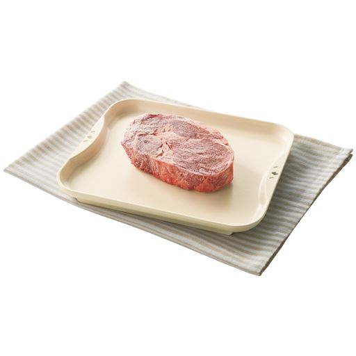 熱伝導率に優れたアルミニウム合金により、通常の自然解凍よりも早い時間でムラなく解凍できます。