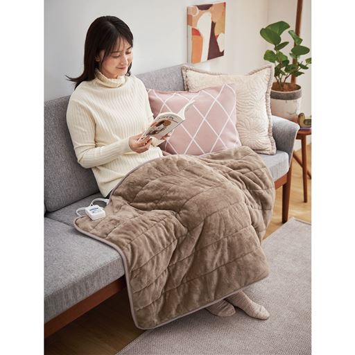 ヨコに広げてひざ掛けに