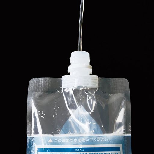 水を用意すればOK! 水を入れて振ることで、瞬間冷却でき、すぐに冷たくなります。