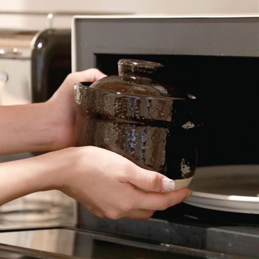 使い方は簡単!浸水後電子レンジ(500W)に入れて 10分加熱 15分蒸らして完成!