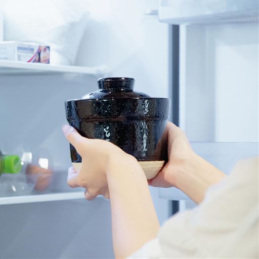 おひつとしても使えます。冷蔵保存してレンジで温めなおすと水分をほどよく含み、炊き立てのようなふっくらとした仕上がりに。
