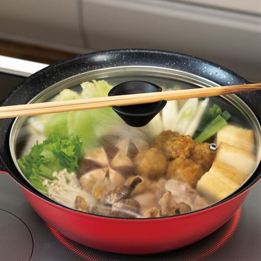 フタのつまみに菜箸やおたまが乗せられます。