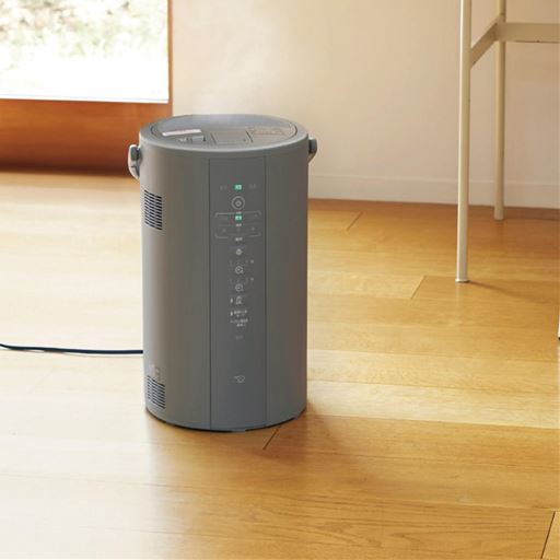 グレー<br>清潔な蒸気で快適なうるおいを! コンパクトなスチーム式加湿器です。