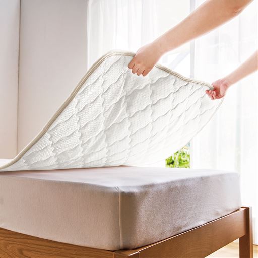 寝心地にこだわった置くだけパッドシーツ