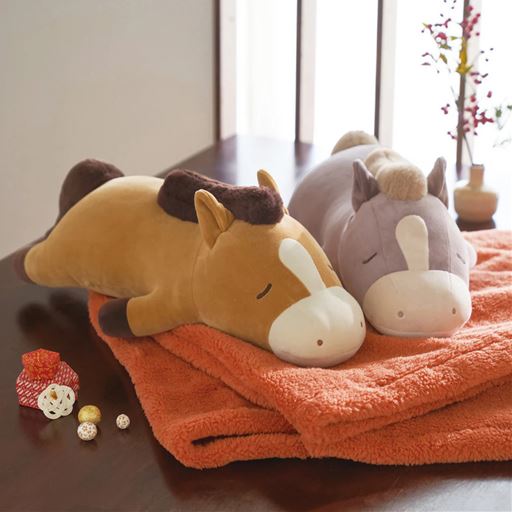 大人気の「ねむねむアニマルズ」抱き枕シリーズに2026年干支の「うま」が登場!