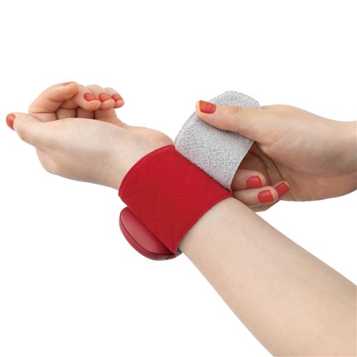 ピタッ!ピタッとフィットする特殊クロス生地で装着が簡単!