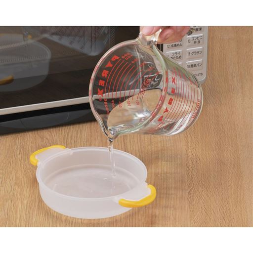 使い方は簡単! (1)受け容器に水を入れて、