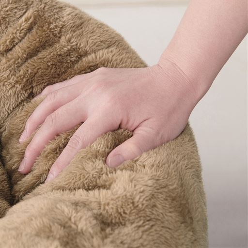 ふわふわのシャギー素材に包まれてリラックス。