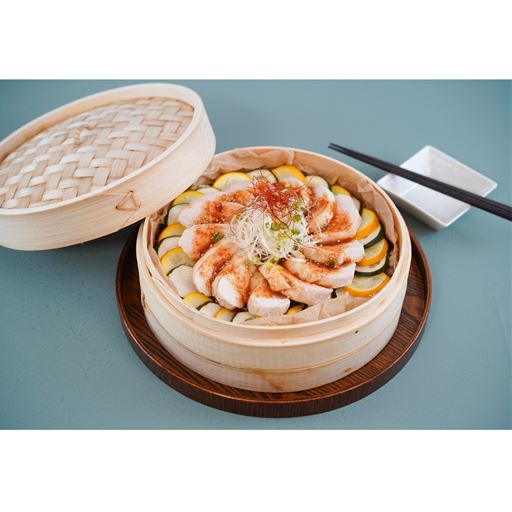 せいろをお皿に乗せてそのまま食卓へ。彩り豊かなごはんになります。(25cm)