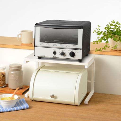 レンジラックなどと組み合わせて収納力アップ。省スペースに収納できます。