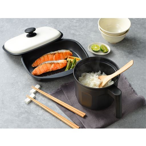 1合約11分、0.5合から1.5合まで炊けます。パリージュレンジパン(左WF-7444)と併せてお使いいただくと、簡単献立のできあがり。