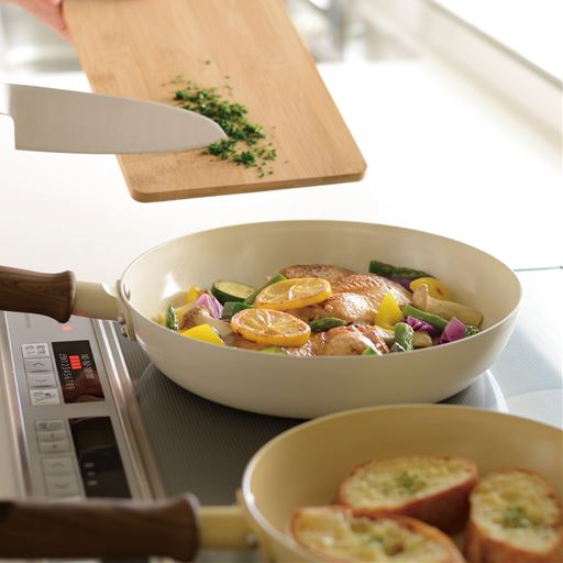 短めの取っ手で調理スムーズ