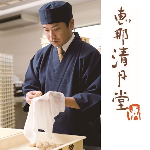 岐阜 「恵那清月堂」で1つ1つ丁寧に作っています。