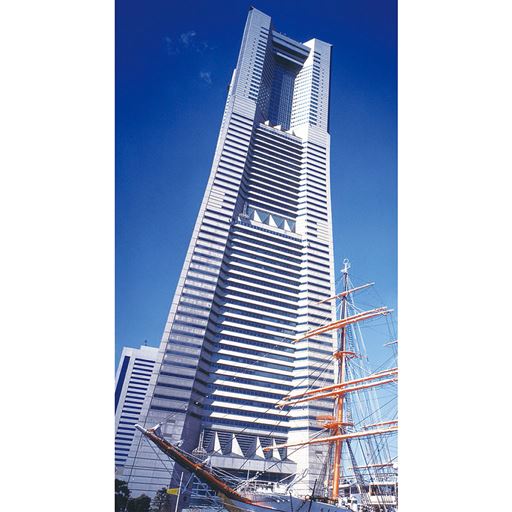 横浜みなとみらいに位置する日本有数の超高層ビルランドマークタワーの中の高層ホテル「横浜ロイヤルパークホテル」監修のワクワクする福袋です!