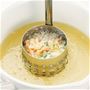 ポイントは側面の穴。側面にも油がまわることでサクサク食感に。こんなに厚みのあるかき揚げも中まで火も通りサクサクに揚がります。