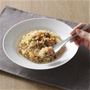 カレーにはカレースプーン、スープにはスープ用、中華にはレンゲと、<br>ジャンルに合わせて各スプーンを用意しなくても、<br>この「レンゲスプーン」があれば、和洋中のどんな料理でも違和感なく使える。