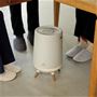 足元からワイドに広がる360°温風<br>本体下部の吹出口から、冷気がたまりやすい足元に360°温風が広がります。※イメージ