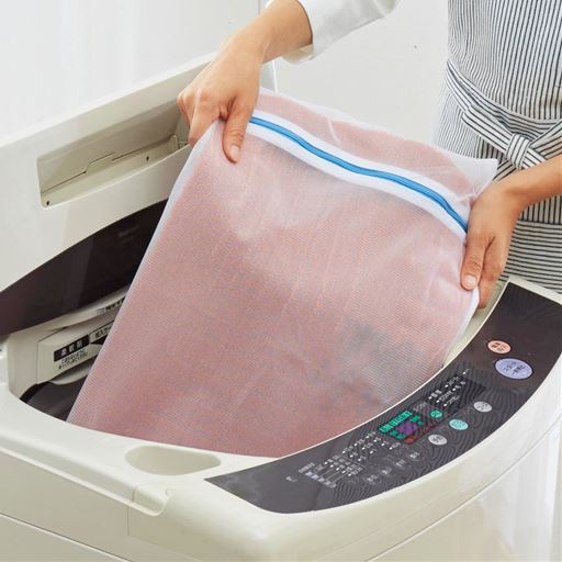 ネットに入れて、洗濯機でお洗濯可能です。