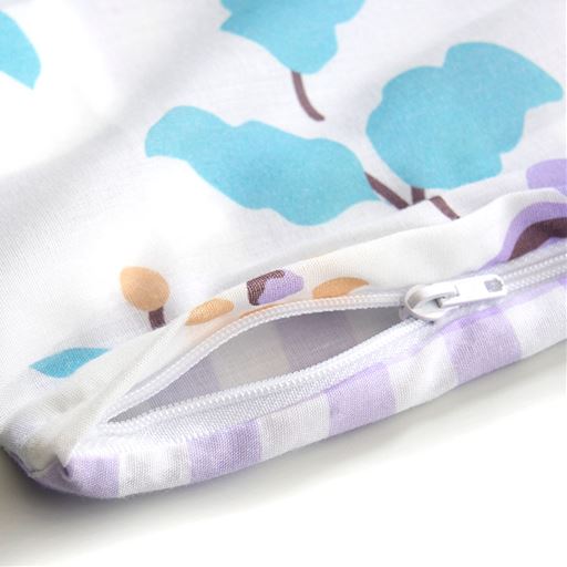 片開きのファスナーで開閉も着脱もスムーズ。