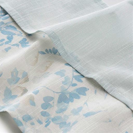 ブルー<br>水彩タッチのリーフ柄と無地の組み合わせが爽やか。