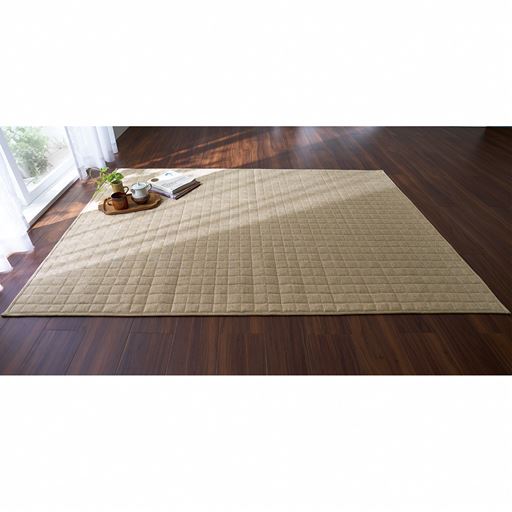 ベージュ<br>シンプルなデザインでインテリアにも合わせやすい。