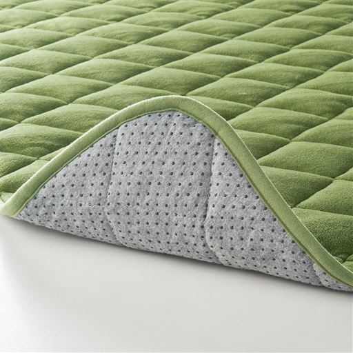 裏面はすべりにくい加工。