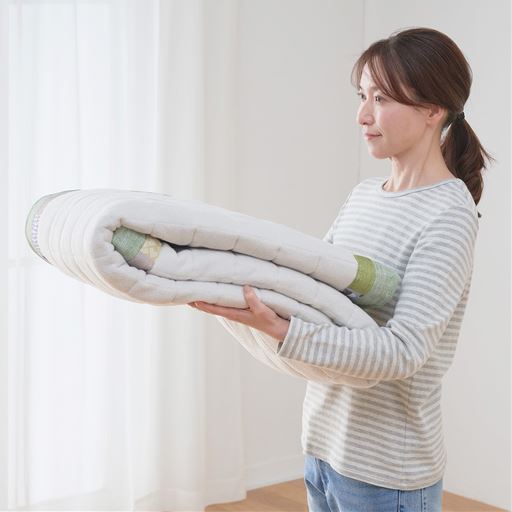 コンパクトに畳めるので持ち運びやすく、収納も場所を取りません。