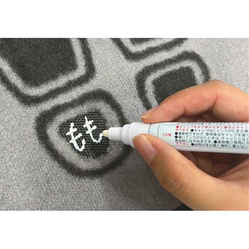 くり抜きゴムの部分に文字を書き込めるので、自分専用の特別な指定位置にできます。