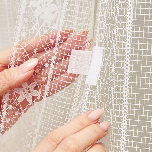 ワンタッチで開閉できる面ファスナーテープ付き。