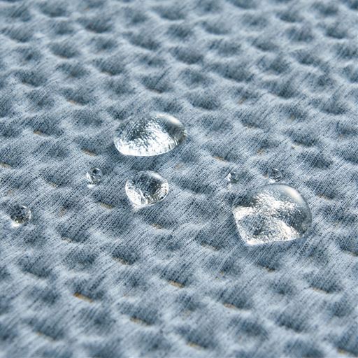 縫い目のないシームレス加工。こぼしてもサッと拭けて、汚れた部分だけ洗えるのでお手入れラクラク。