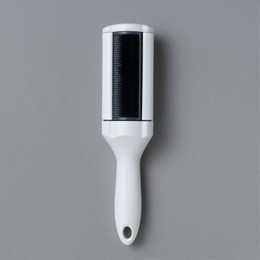 ゴミ取り機能つきの便利なエチケットブラシです。