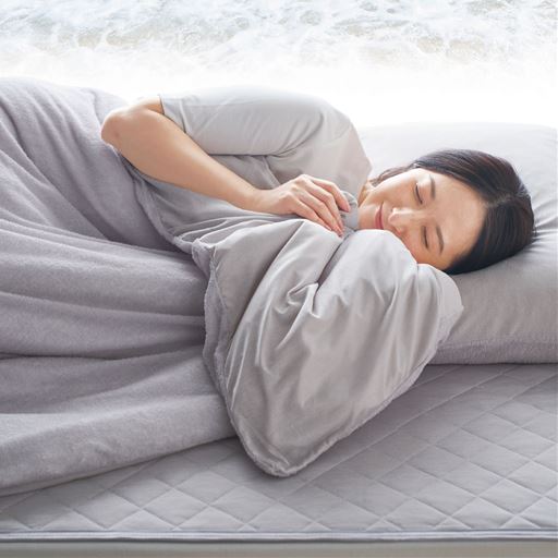 グレー※商品はパッドシーツです。<br>夏はサラッと快適なひんやり生地を肌側に。