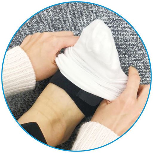 上から靴下もはける