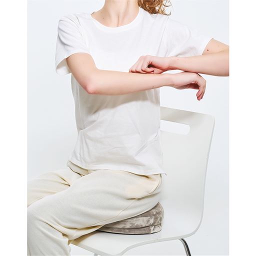 内もも、お腹、腰まわりにくるくる回して、ながらエクササイズ!