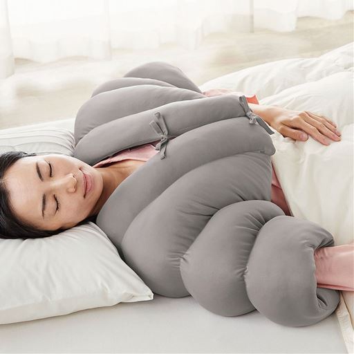 蓄熱わたとビーズで包み込まれます。