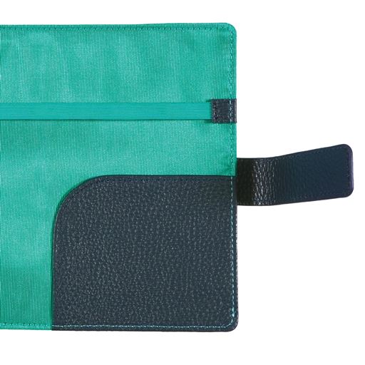 ネイビーの内側はターコイズブルー