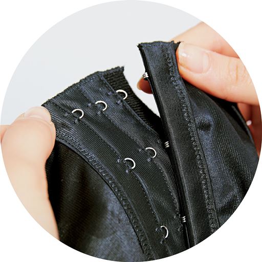 3段階のホックでサイズ調整可能